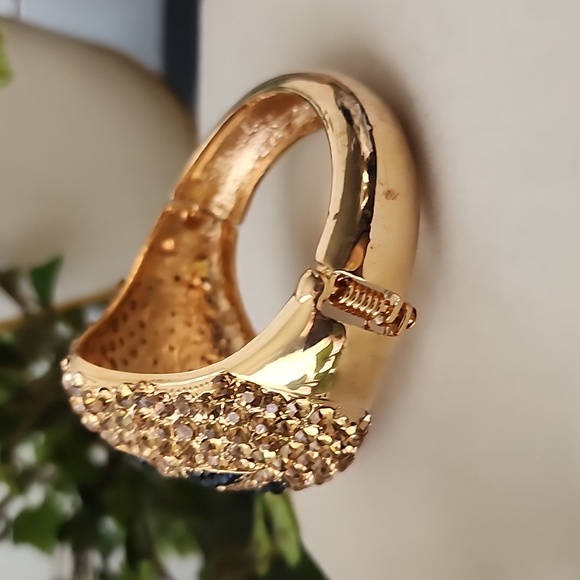 Vintage Gold Chunky Hinge / Clamper Dome Bracelet with Black Crystals - Picture 4 of 8